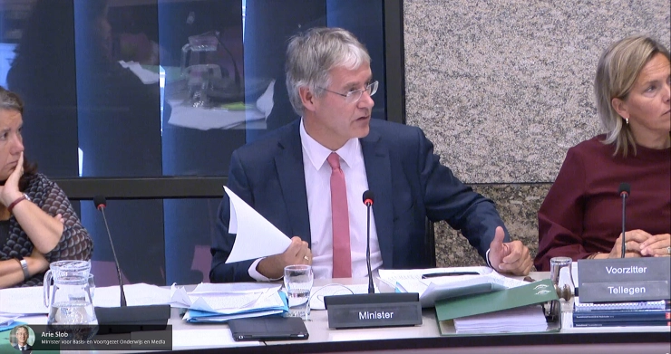 Slob: reclamevrije omroep kan zonder afbreuk programmering; ombouw NPO 3 langjarig proces