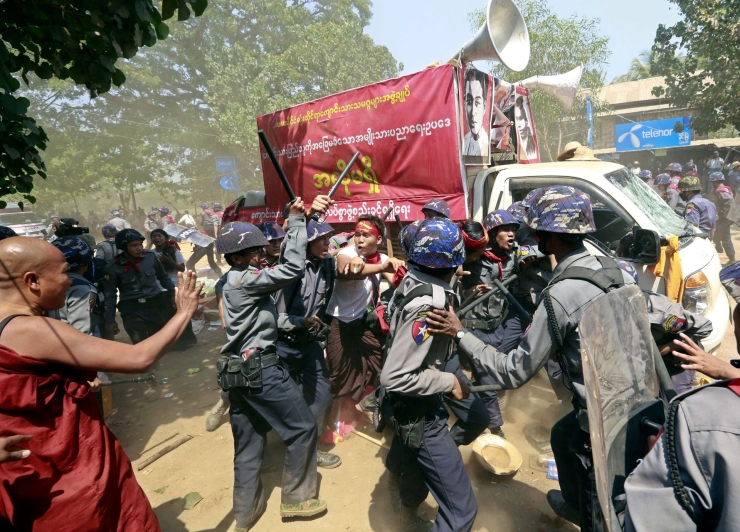 Media Myanmar beginnen boycot