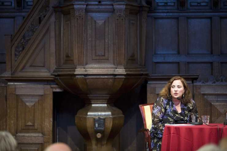 Kort geding om komma: De Telegraaf moet mededeling plaatsen bij column Nausicaa Marbe