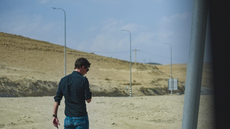 Het onderzoek naar de ‘onzichtbare oorlogsvoering’ van Huib Modderkolk wordt tastbaar in ‘Niemand die het ziet’