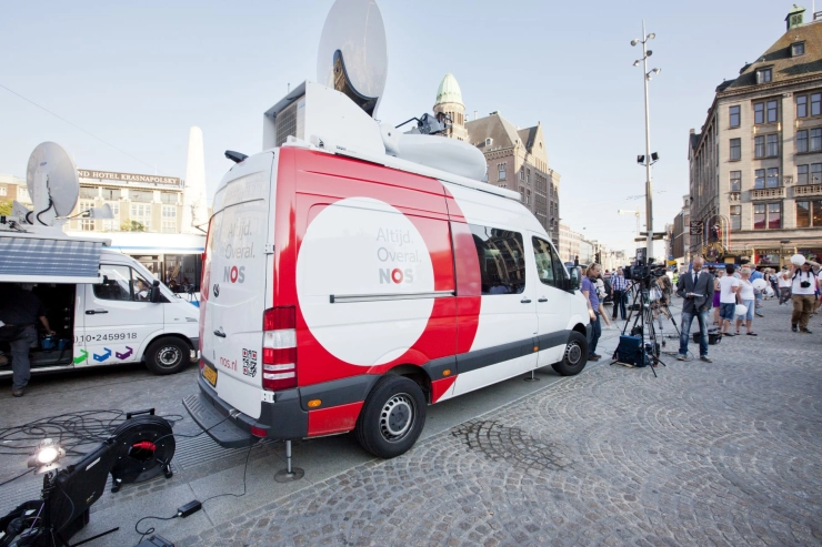 Ophef na besluit van NOS om logo’s te verwijderen