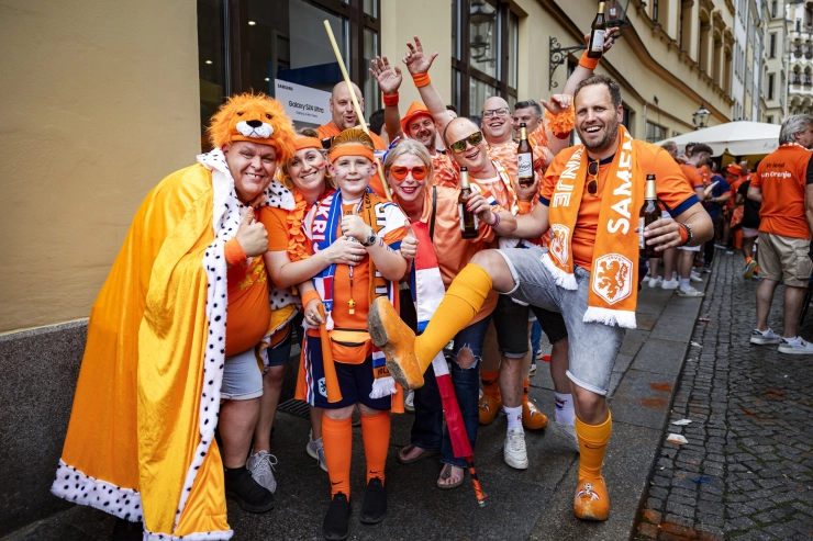 NOS en NPO voeren een flinke tariefverlaging door voor het uitzenden van EK op publieke schermen