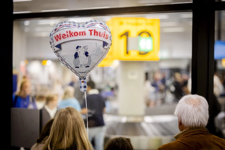 Telegraaf verwijdert na foto ook volledige alinea over vrouw die vluchten uit Dubai zou organiseren