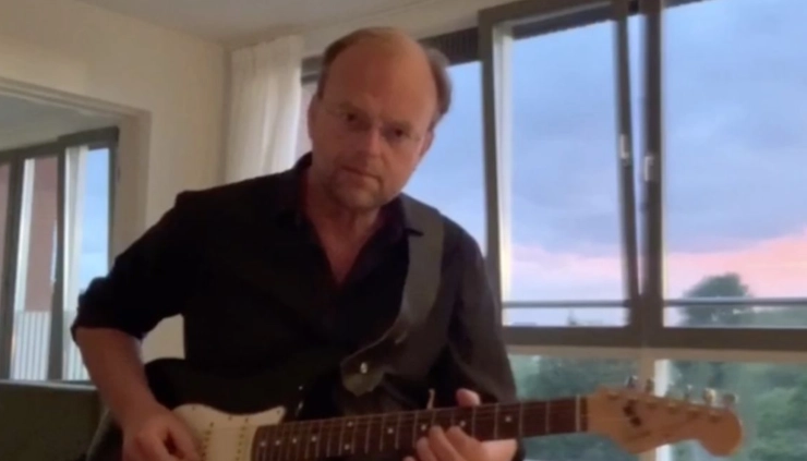 Telegraaf en AD geven inkijkje in coronatijden