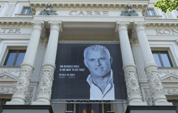 OM: sporen wapen aanslag De Vries wijzen op groep uit Alphen