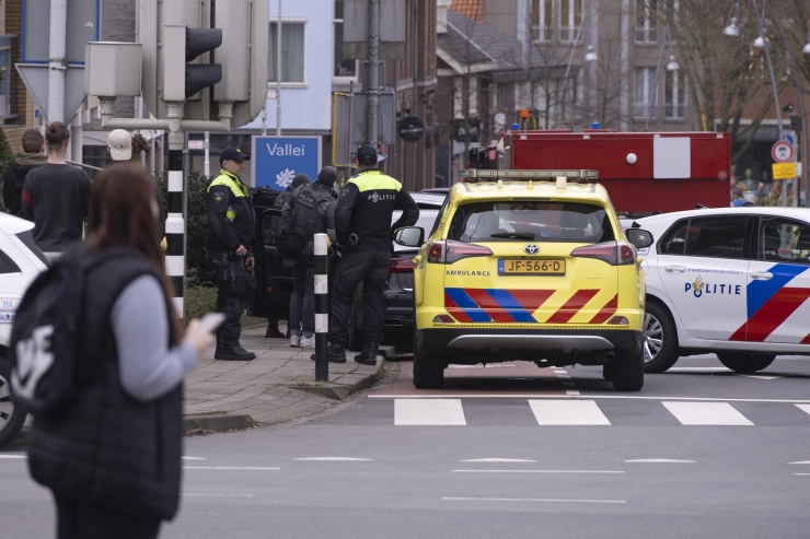 NOS doet aangifte tegen café-eigenaar wegens vermeende aanrijding cameraman