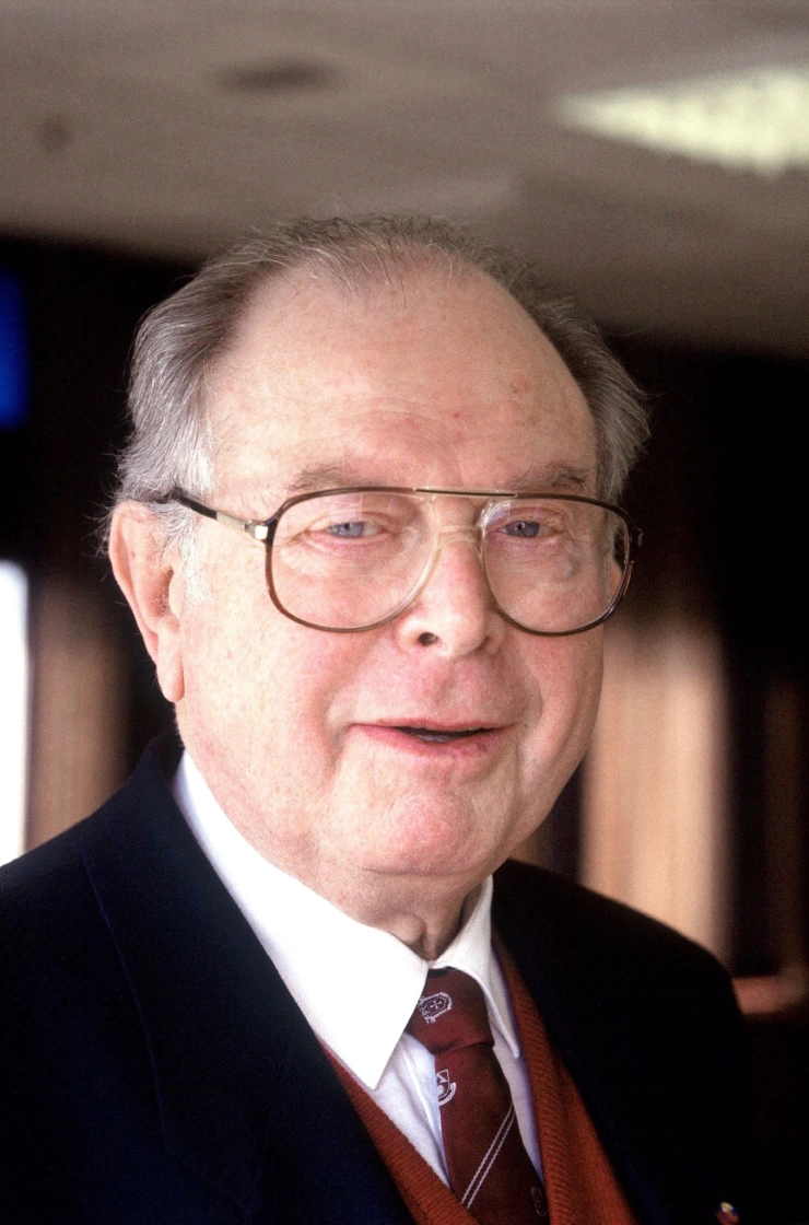 Zoon Philip Bloemendal schrijft boek over ‘stem Polygoonjournaal’