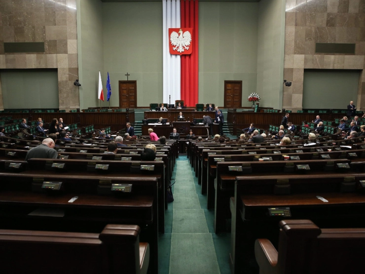 Omstreden Poolse mediaregels geschrapt