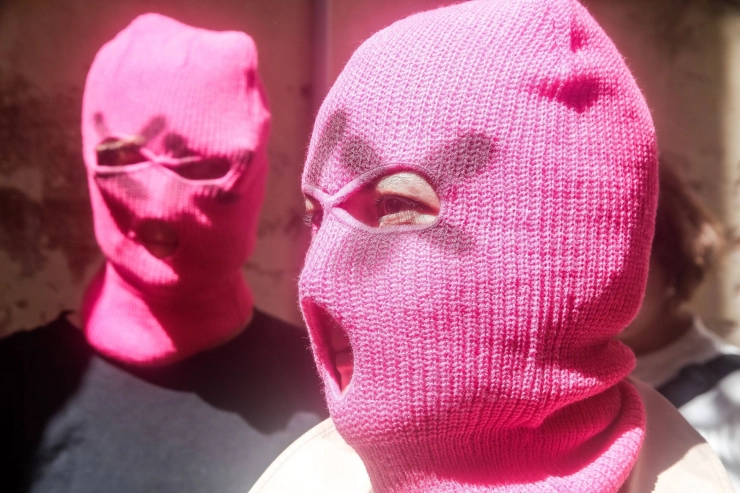 Oud-lid Pussy Riot zegt gedwongen Kremlin-spion te zijn geweest