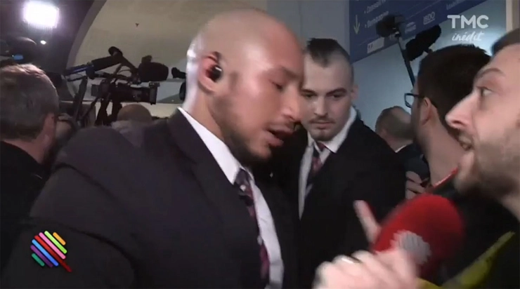 Bewakers Le Pen gewelddadig tegen journalist