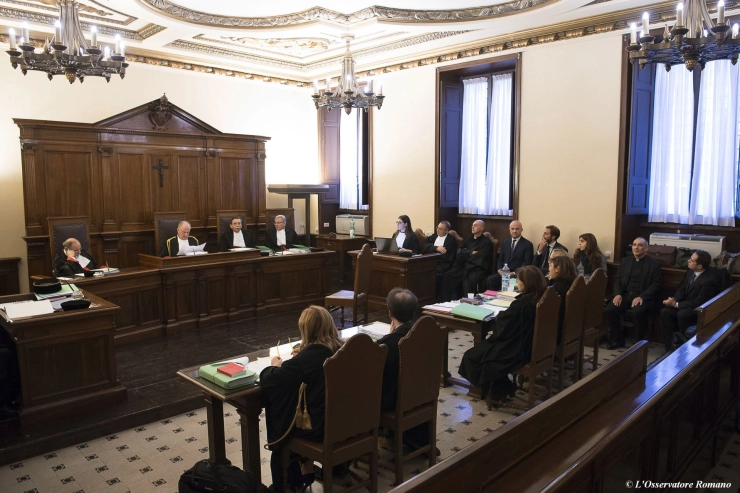 Journalisten voor Vaticaanse rechtbank om ‘VatiLeaks’