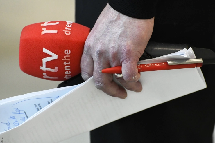 Radio Drenthe laat nieuwsbulletins in de zomer voorlezen door kunstmatige AI-stem