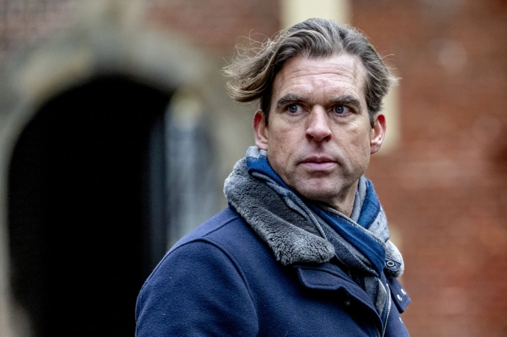 NTR haalt mislukte grap van Rutger Castricum over hoofddoek uit programma ‘Kiespijn’