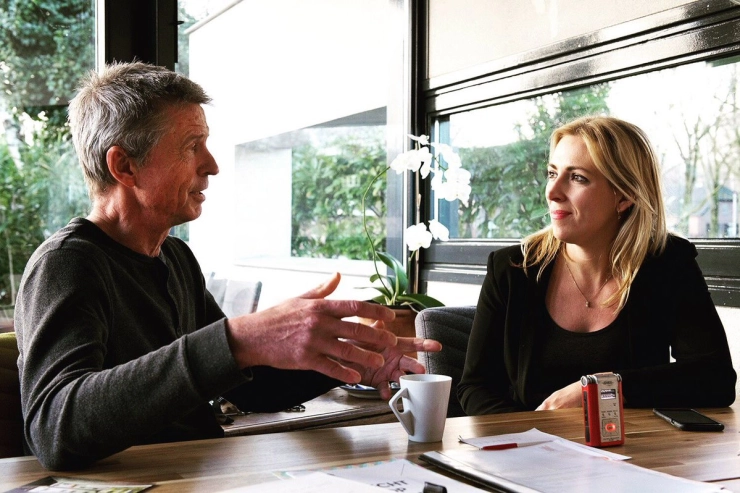 SP overhandigt ‘Gouden Roeispaan’ aan fotojournalist Ruud Rogier