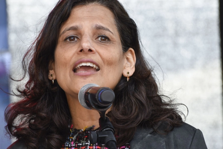 Journalist Sheila Sitalsing ontvangt een eredoctoraat