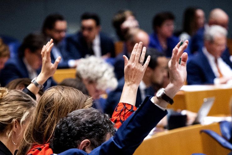 Tweede Kamer gelast onderzoek naar mogelijke marktverstoring extra miljoenen richting lokale omroepen
