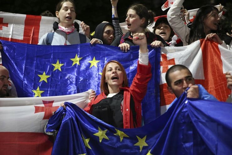Georgiërs massaal de straat op uit protest tegen buitenlands agent-wetsvoorstel