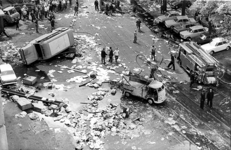Kleurenbeelden van Telegraafrellen in 1966 bij Stadsarchief Amsterdam