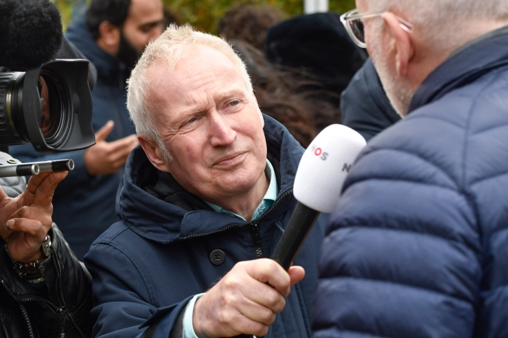 NOS wijst verslaggever Theo Verbruggen de deur