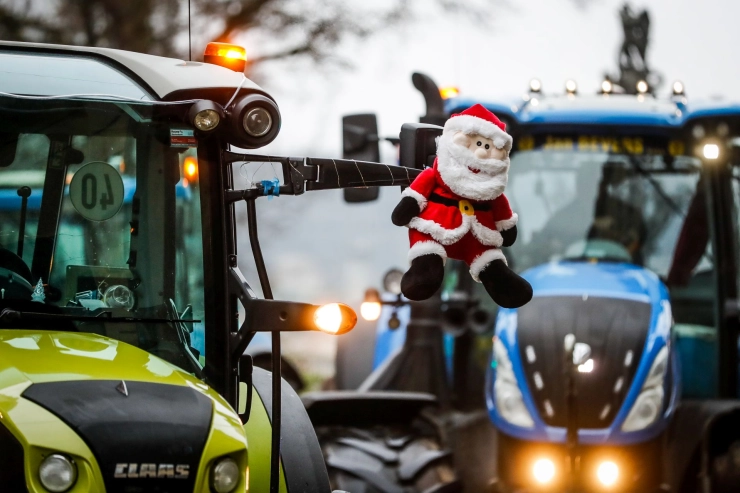 Boeren demonstreren bij pand Omroep Gelderland