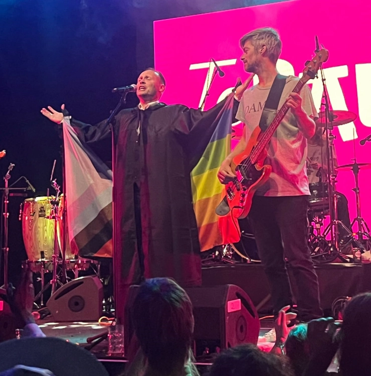 Vierde Battle of the Redactiebands is uiterst professioneel en veelzijdig: ‘Onder zijn priesterkostuum draagt de frontzanger een Pride-vlag’