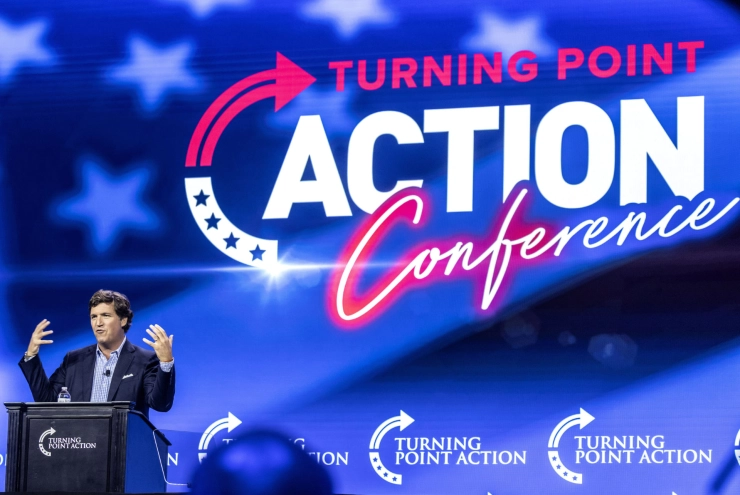 Tucker Carlson: ‘mijn ontslag was onderdeel van de Dominion-schikking’