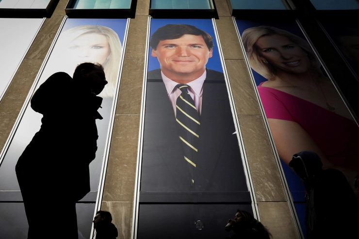 Nieuwe advertentieboycot dreigt na ‘goedpraten moord’ door Fox News-host Carlson