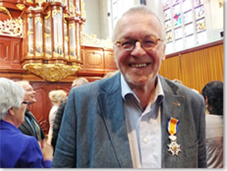 Van Vuure ontvangt lintje