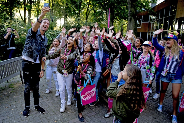‘Regels voor sluikreclame bij vloggers zijn er al twee jaar’