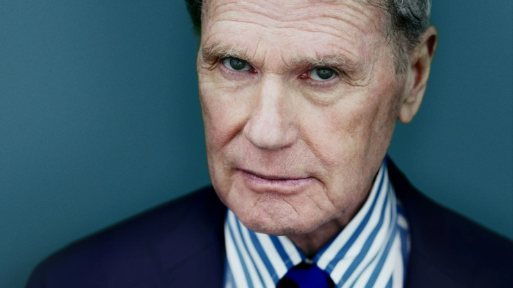 Adriaan van Dis presenteert een nieuw seizoen van Zomergasten en vervangt Theo Maassen