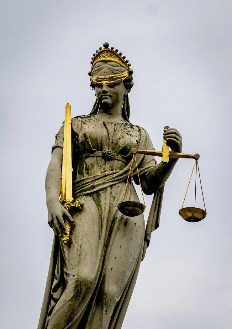 Schadevergoeding voor rechtbanktekenaar Petra Urban na AI-bewerking van tekening door PVV