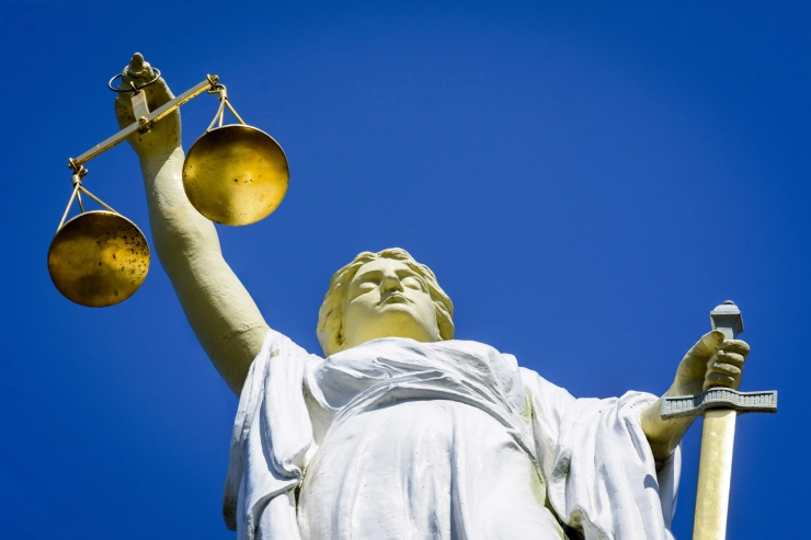 Rechter: politieagente “terecht ontslagen” na contact met media over ongewenst seksueel gedrag