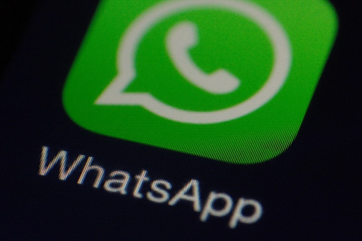 Oprichter WhatsApp weg bij Facebook