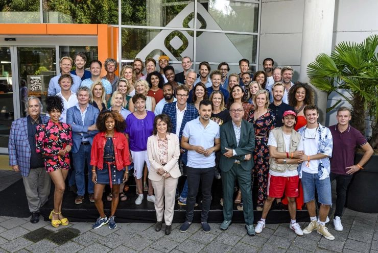 NPO: Nieuwsuur en de late-night talkshow beginnen volgend jaar iets eerder