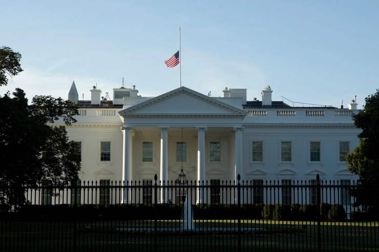 Trump-functionarissen leggen geheim dossier aan over Witte Huis-correspondent Voice of America