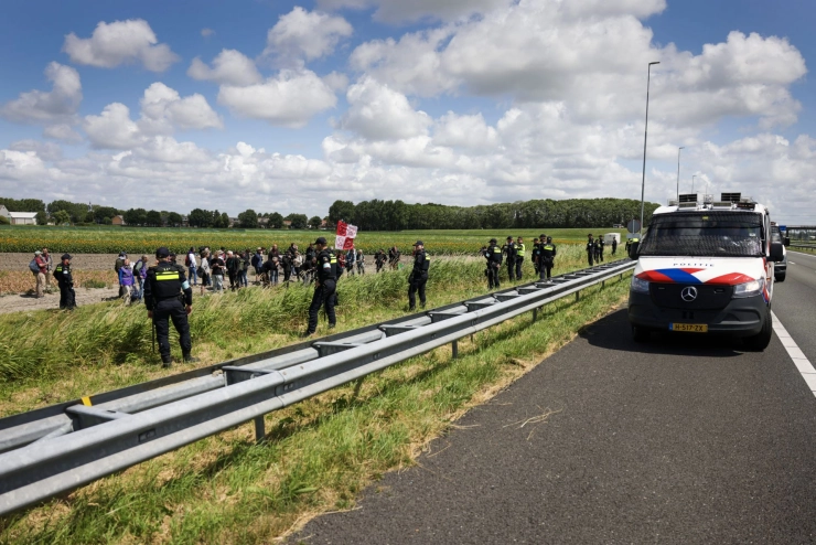 Politie stuurt journalisten weg bij actie XR; NVJ ‘gealarmeerd’